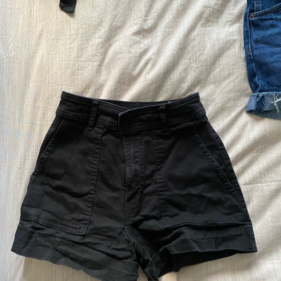 H&M Black Shorts - Picture 2 of 3